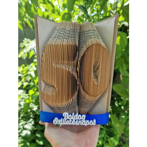 Számos könyvszobor