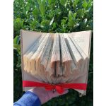 Könyvszobor dátummal