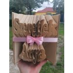 Könyvszobor "Szeretlek Anya" felirattal