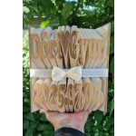 Kettő soros könyvszobor 2 névvel és dátummal