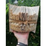 Kettő soros könyvszobor 2 névvel és dátummal