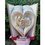 Szív könyvszobor egyedi névvel