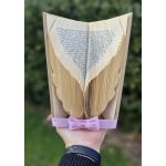 Angyalszárny könyvszobor