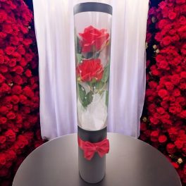 Vörös rózsák, fekete díszdobozban