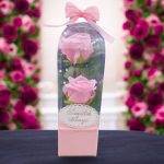 Rózsaszín rózsák, rózsaszín díszdobozban